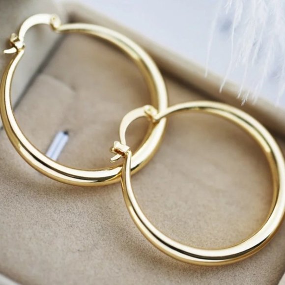 *NEW 18K Yellow Gold 1.5'' Round Hoop Earrings - Picture 3 of 3